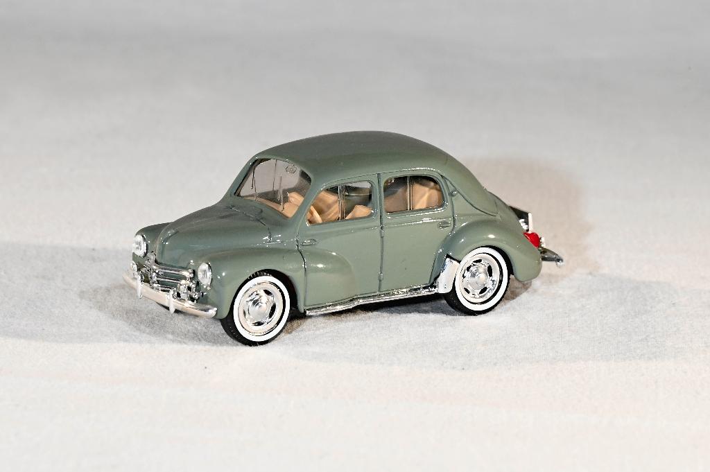 Solido Renault 4CV 1, Hobby en Vrije tijd, Modelauto's | 1:43, Ophalen of Verzenden, Nieuw, Auto, Solido