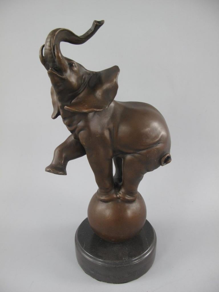 Bronzen Olifant op Bal - Zwart Marmeren Voet - 33cm, Antiek en Kunst, Antiek | Koper en Brons, Brons, Ophalen of Verzenden