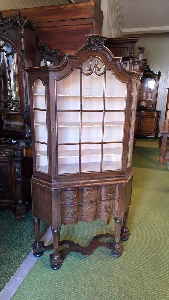 Vroeg antiek kruispoot vitrine kast, Ophalen