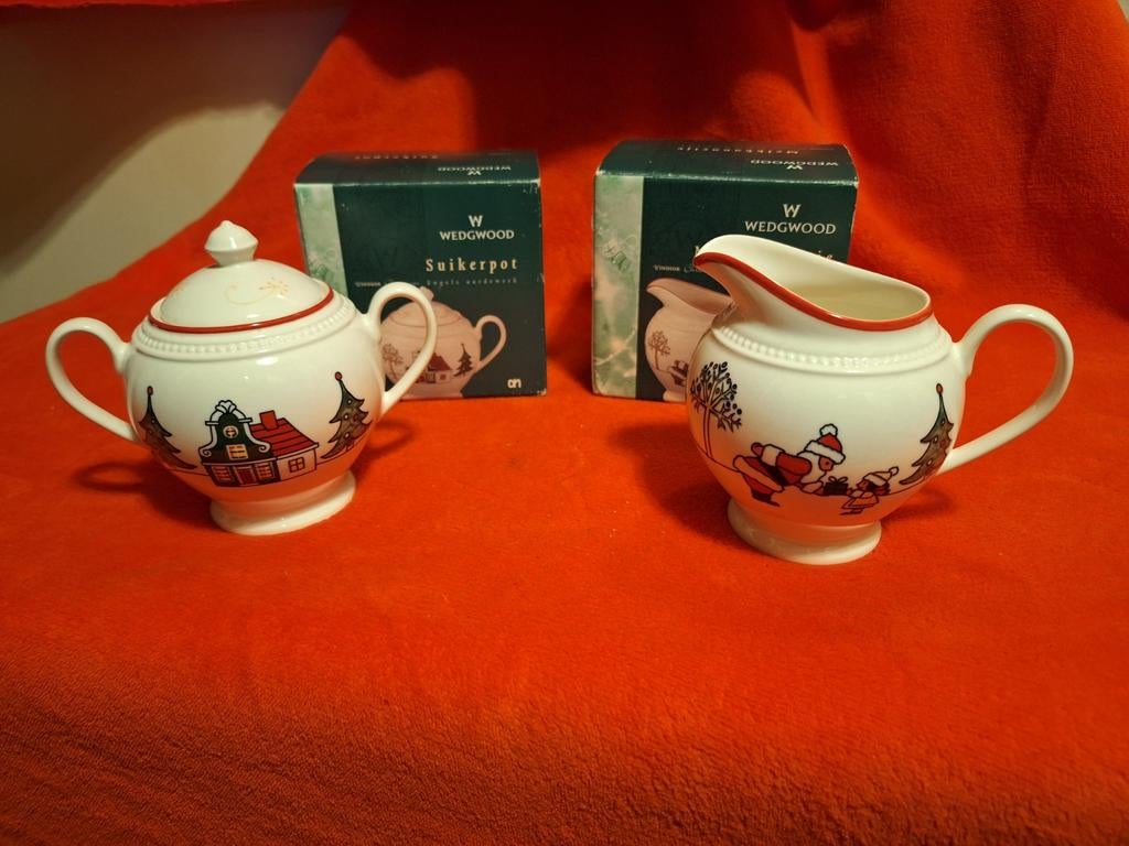 Melkkan + Suikerpot Kerst Wedgwood Windsor Christmas AH Doos, Huis en Inrichting, Ophalen of Verzenden, Nieuw, Wedgwood