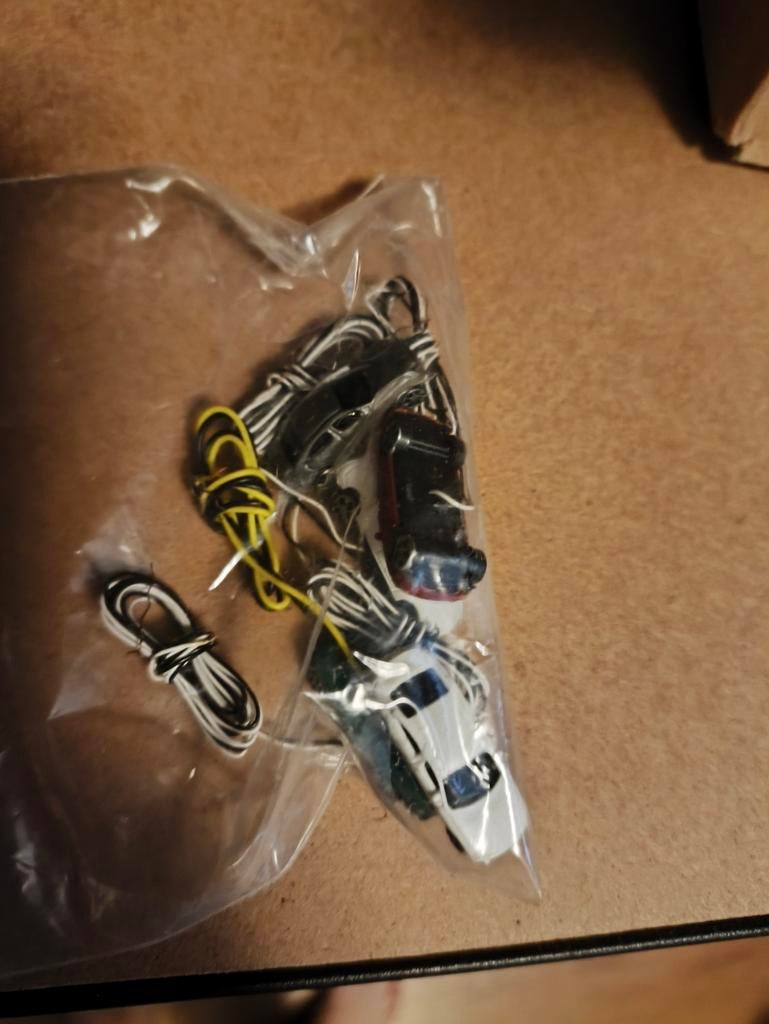 Autos met verlichting spoor Z/N, Hobby en Vrije tijd, Modeltreinen | N-Spoor, Ophalen of Verzenden, Gelijkstroom, Wagon, Overige merken