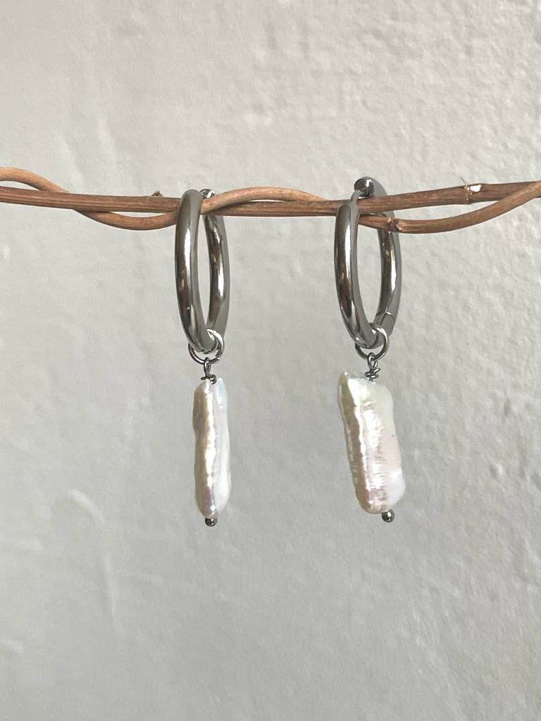 Rvs creolen met barok parel, Sieraden, Tassen en Uiterlijk, Oorbellen, Ophalen of Verzenden, Nieuw, Zilver, Hangers