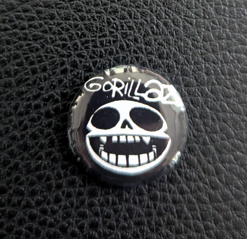 Muziek: Gorillaz Band Button Speld Pin Zwart Wit, Ophalen of Verzenden, Nieuw, Gebruiksvoorwerp