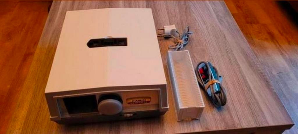 Kabin Diaprojector met doos vol diamagazijnen, Ophalen of Verzenden, Refurbished