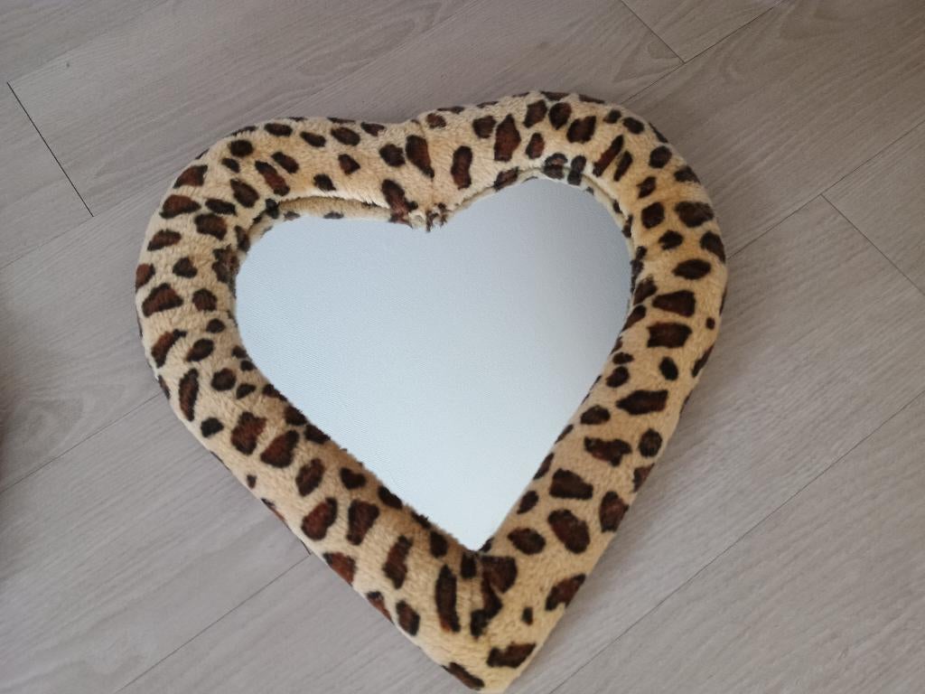 spiegel in hartvorm, Huis en Inrichting, Woonaccessoires | Spiegels, Minder dan 50 cm, Gebruikt, Ophalen of Verzenden, Minder dan 100 cm