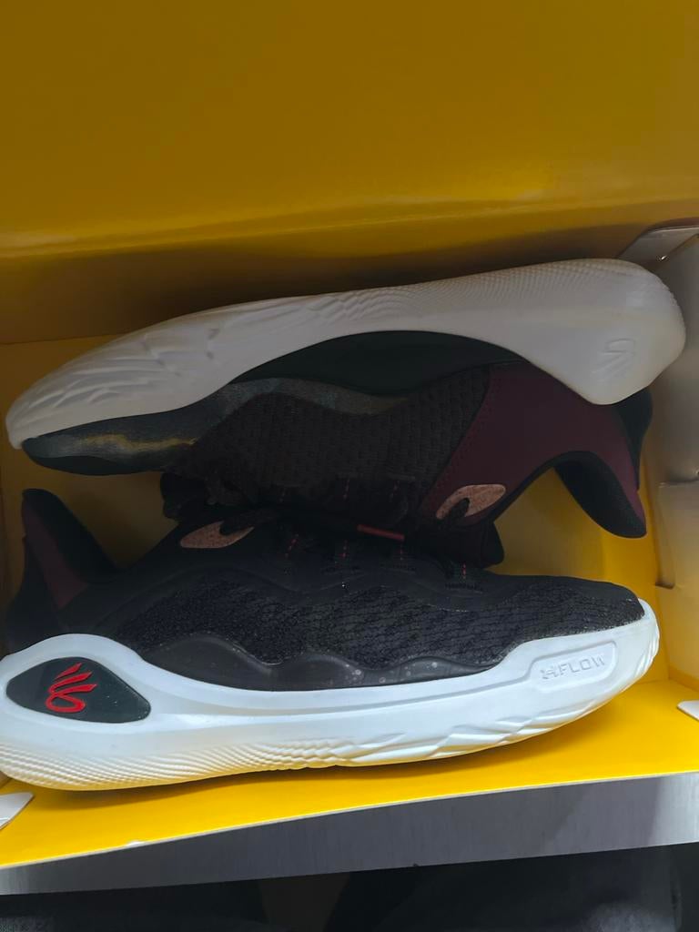 Under armour (curry) basketball schoenen, Kleding | Heren, Schoenen, Ophalen, Overige kleuren, Sportschoenen, Zo goed als nieuw