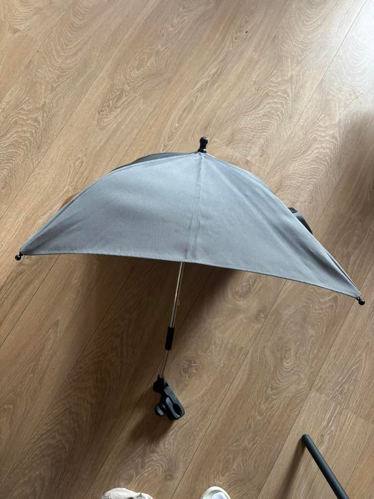 Mutsy evo parasol, Ophalen of Verzenden, Zo goed als nieuw