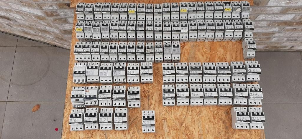 ZEKERINGEN, AUTOMATEN, ZEKERING,16A 20A 25A 32A 40A 63A DIFF, Ophalen of Verzenden, Gebruikt, Overige typen