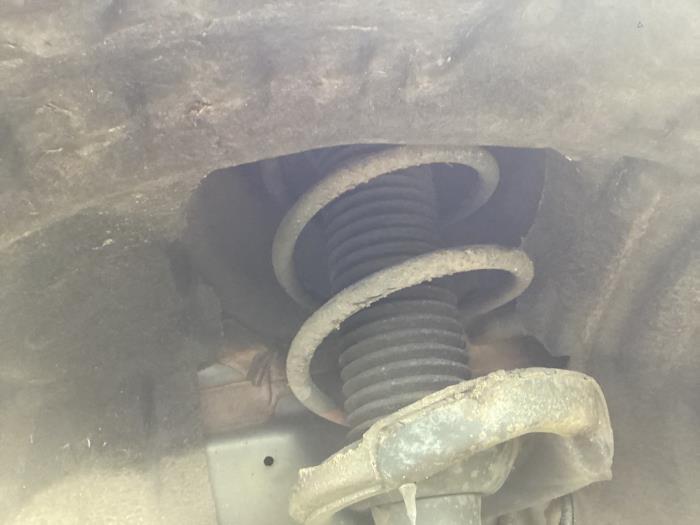 Schokdemper links-voor van een Volvo V40, Gebruikt, -, -, Ophalen of Verzenden