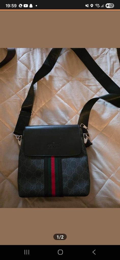 Gucci schoudertas met GG Supreme canvas en webstreep, Ophalen of Verzenden, Nieuw, Zwart, Overige merken