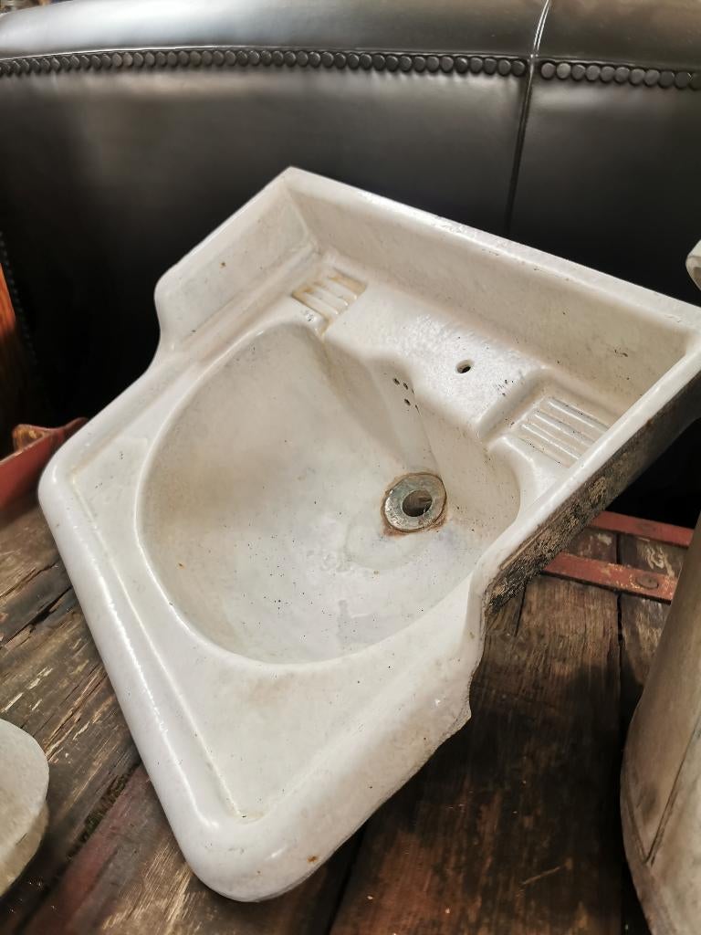 Oude gietijzeren wasbak, Ophalen