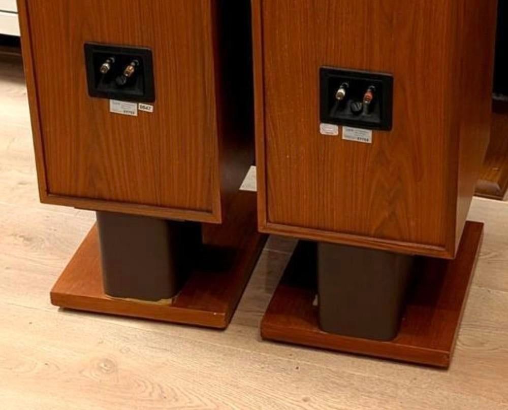 Gezocht: Voetjes voor B&W DM2 MK2 luidsprekers, Audio, Tv en Foto, Luidsprekers, Ophalen of Verzenden