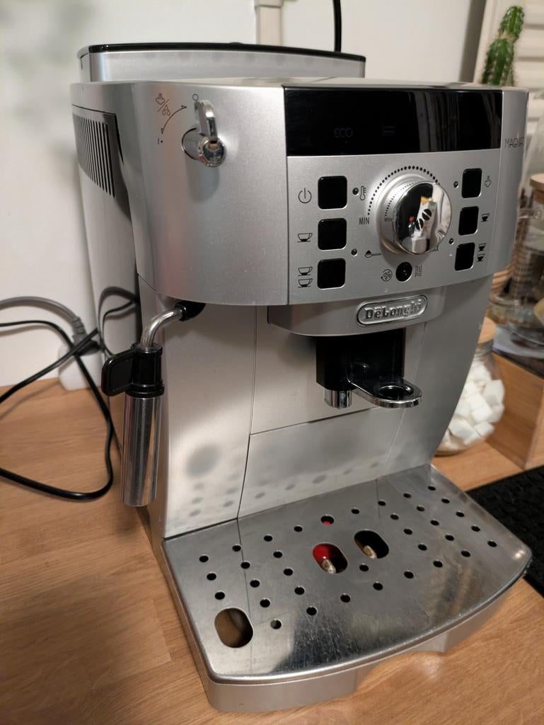 De'Longhi Magnifica S, Witgoed en Apparatuur, Koffiezetapparaten, Stoompijpje, Gebruikt, Koffiemachine, Koffiebonen