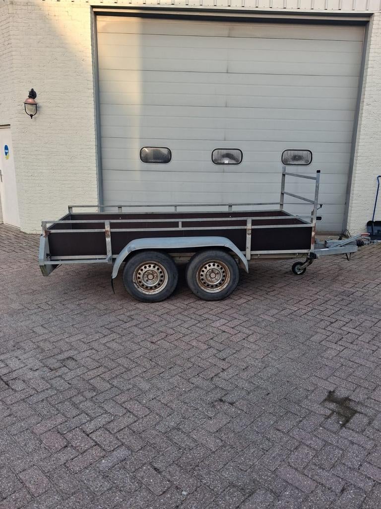 Aanhangwagen dubbelasser, Ophalen