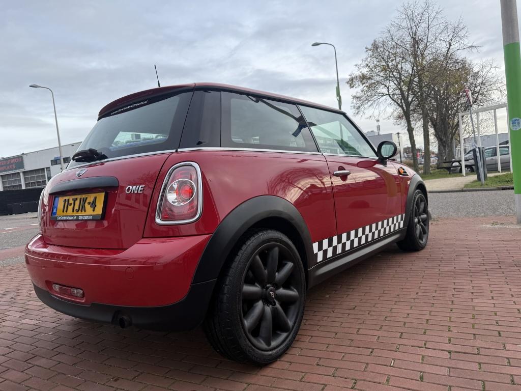 MINI Mini 1.6 One | €250,- KORTING PAASACTIE | 6versn airc, Euro 5, 4 stoelen, Origineel Nederlands, Bedrijf