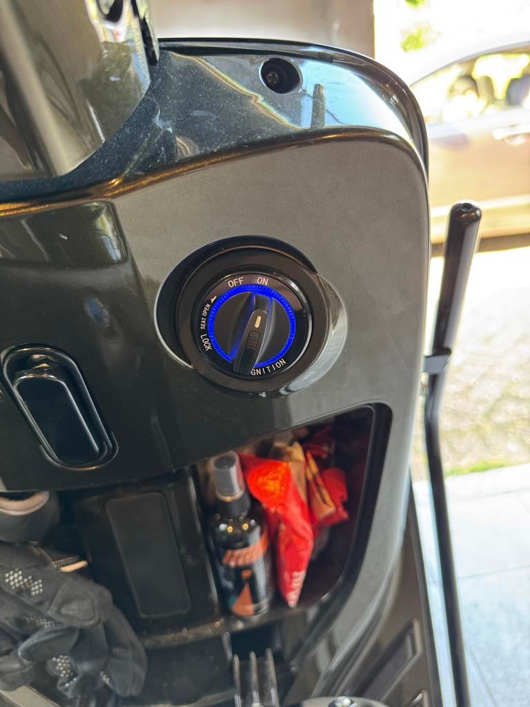 Zo goed als nieuwe La Souris scooter - Unieke kleur, incl. a, Ophalen, Zo goed als nieuw, Benzine