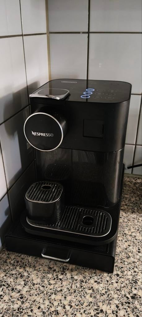 De'Longhi Nespresso Gran Lattissima, Ophalen of Verzenden, Koffiepads en cups, Afneembaar waterreservoir, Koffiemachine