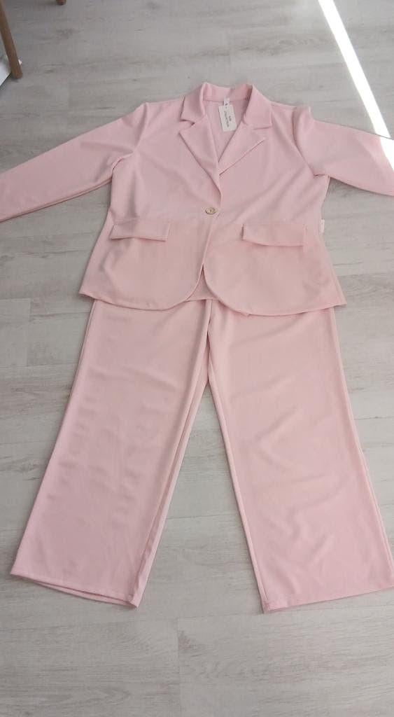Nieuw  2 delig pak maat 44/46, Kostuum of Pak, Maat 42/44 (L), Nieuw, Ophalen of Verzenden