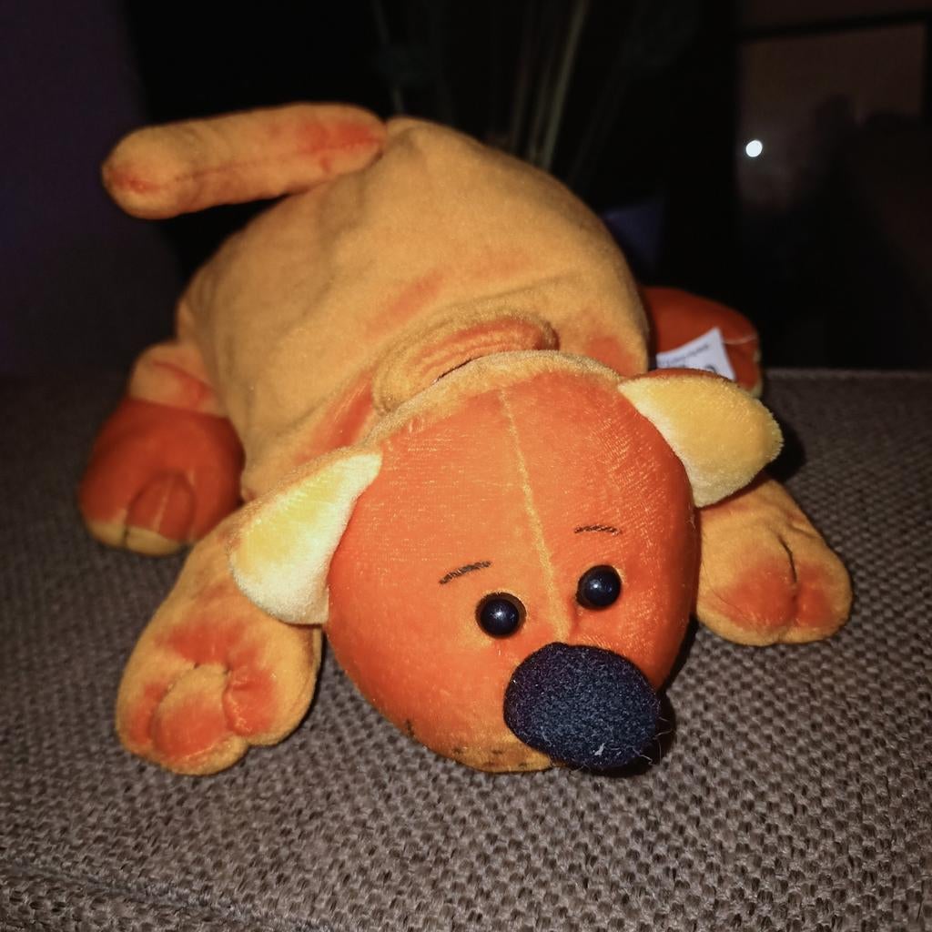 Vintage super toys velvet oranje hond., Oranje, Zo goed als nieuw, Wasbaar, Klein (minder dan 20 cm)