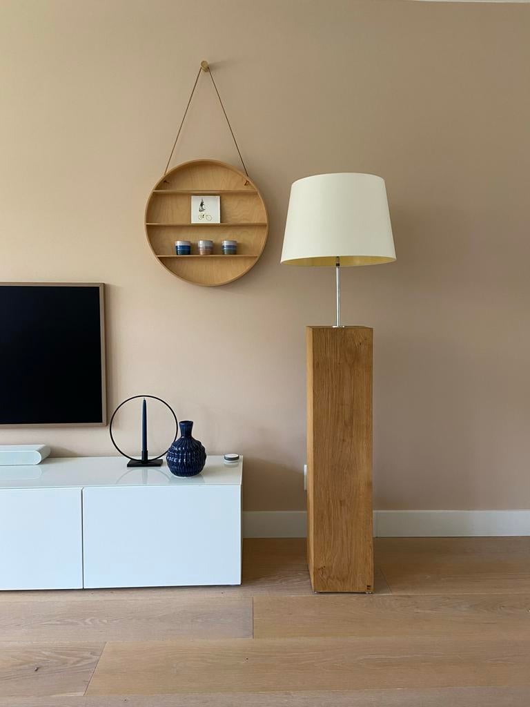 Vloerlamp op massief houten blok - 200 cm hoog, Ophalen, Gebruikt, Hout, 150 tot 200 cm