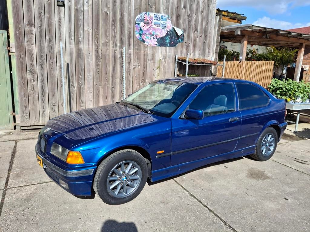 BMW E36 compact 316i 1875cc automaat, Achterwielaandrijving, Zwart, 4 cilinders, Blauw
