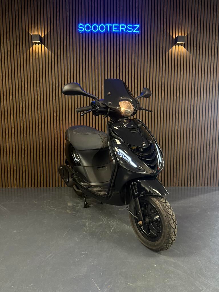 Piaggio zip 4t 2v|Sp look|2015|Carburateur|Full option, Ophalen, Zo goed als nieuw, Benzine, Zip