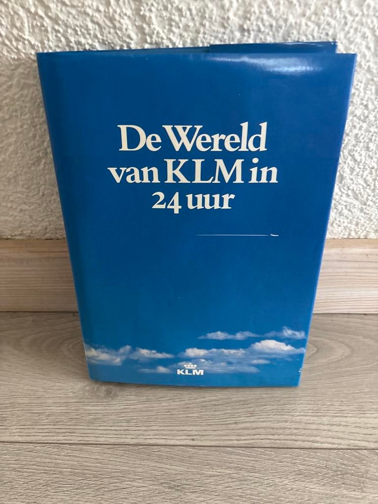 De Wereld van KLM in 24 uur, Boeken, Ophalen of Verzenden, Gelezen, Vliegtuig