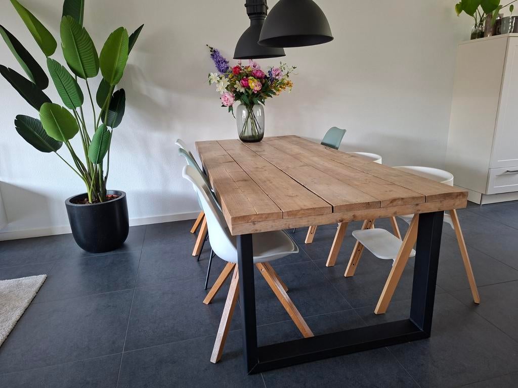 Eettafel 220x100 steigerhout met zwart stalen poten, Gebruikt, 200 cm of meer, 50 tot 100 cm, Vijf personen of meer