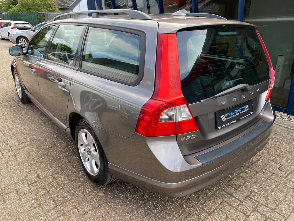 Volvo V70 2.5FT Momentum H.LEER / ECC / PDC / YOUNGTIMER, Auto's, Voorwielaandrijving, Gebruikt, Zwart, Leder en Stof