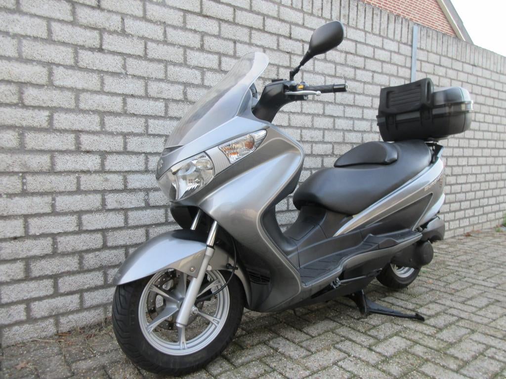 Suzuki BURGMAN 200 (bj 2008)