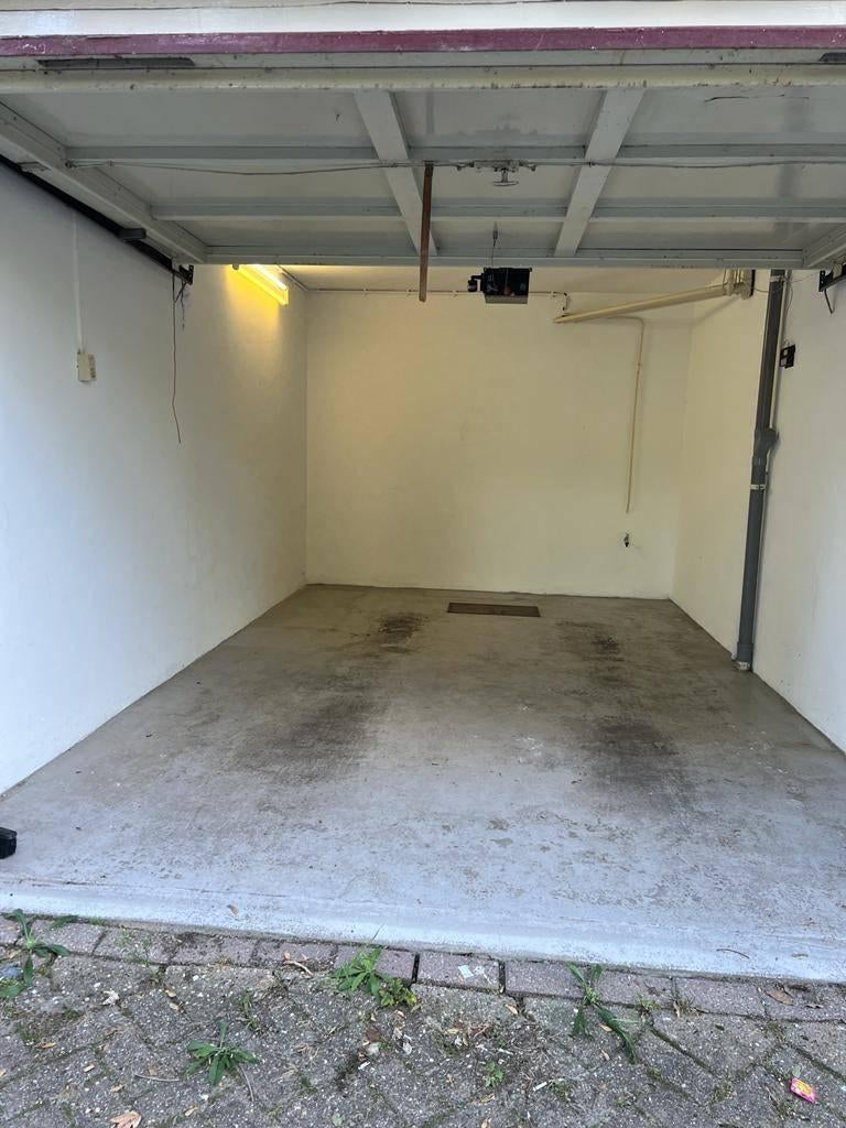 Garage for rent equipped with water and electricity