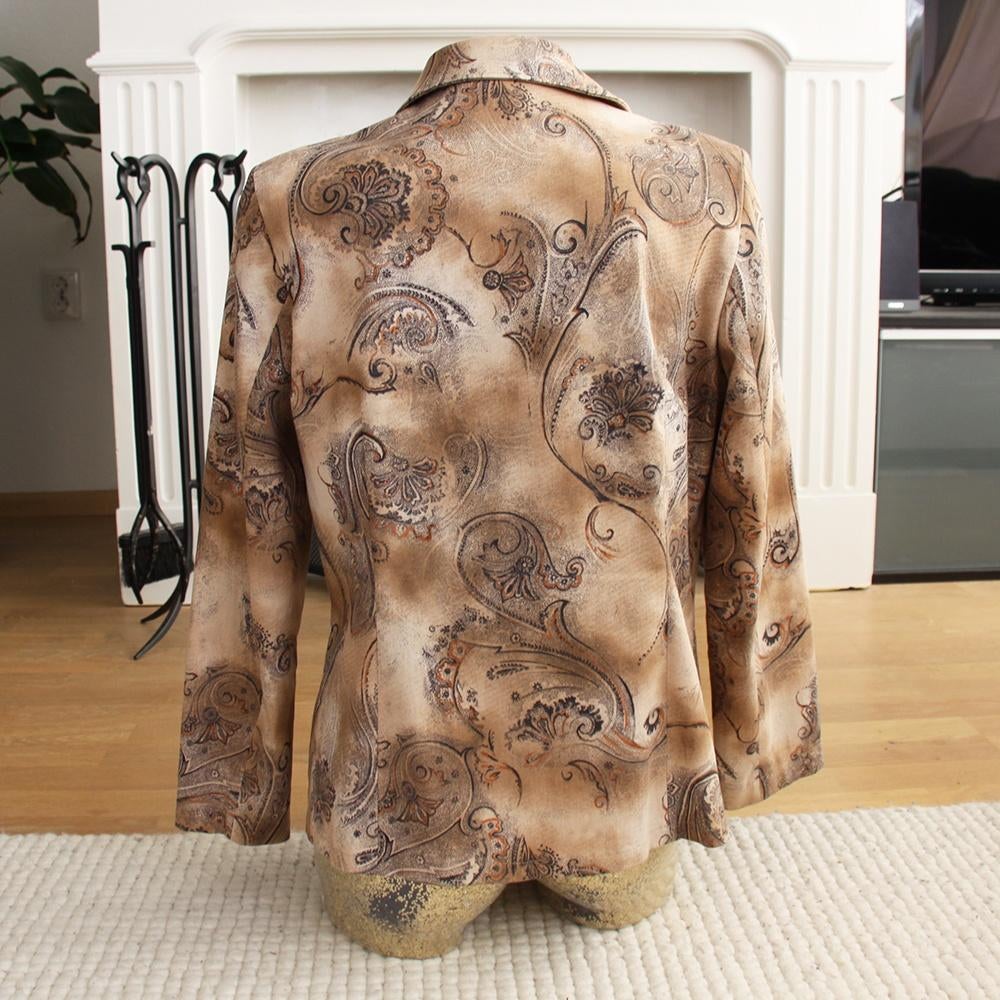 Bruin Jasje (L) € 15,-, Bruin, Maat 42/44 (L), Ophalen of Verzenden, Zo goed als nieuw