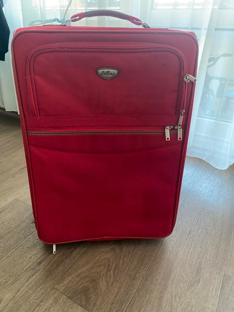 Rode koffer LeBag, Gebruikt, Zacht kunststof, 35 tot 45 cm, Uitschuifbare handgreep