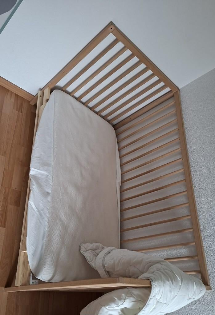 Sniglar bed beuken met matras en dekbed en 2 dekbedhoezen, Ophalen, Zo goed als nieuw, Minder dan 140 cm, Matras