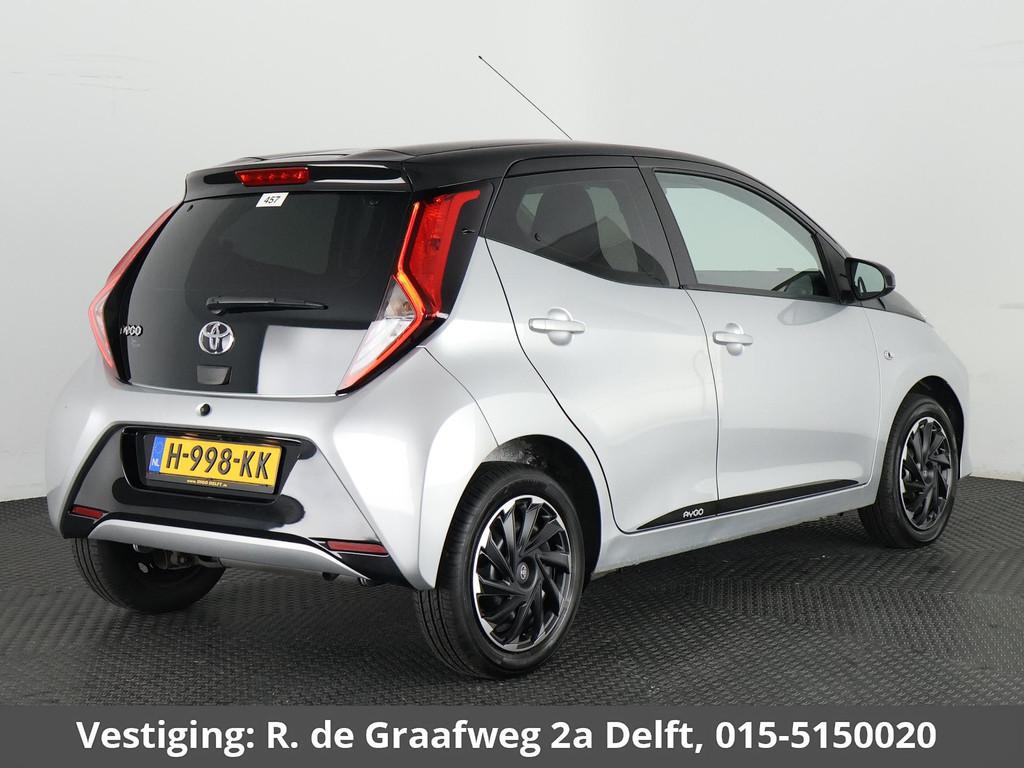 Toyota Aygo 1.0 VVT-i X-Play Bi-Tone Automaat | Apple Carpla, Stof, Gebruikt, LED verlichting, 4 stoelen