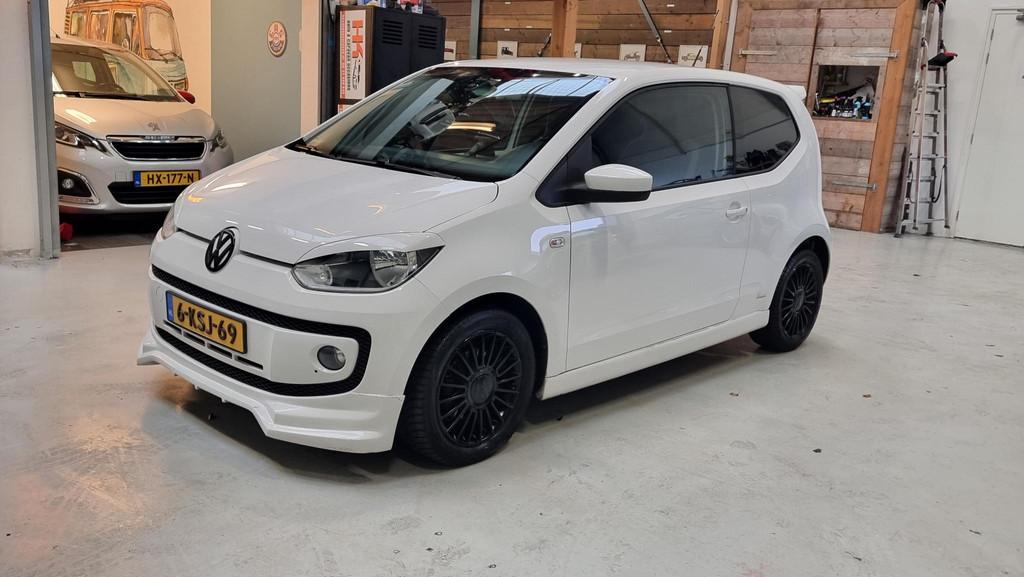 Volkswagen Up! 1.0 high up! Bodykit, Navi, Bluetooth, cruise, Voorwielaandrijving, Euro 5, Stof, Gebruikt