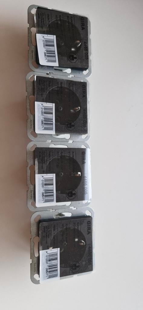 Gira stopcontact met randaarde - systeem 55 zwart mat (44660, Ophalen, Nieuw, Stopcontact