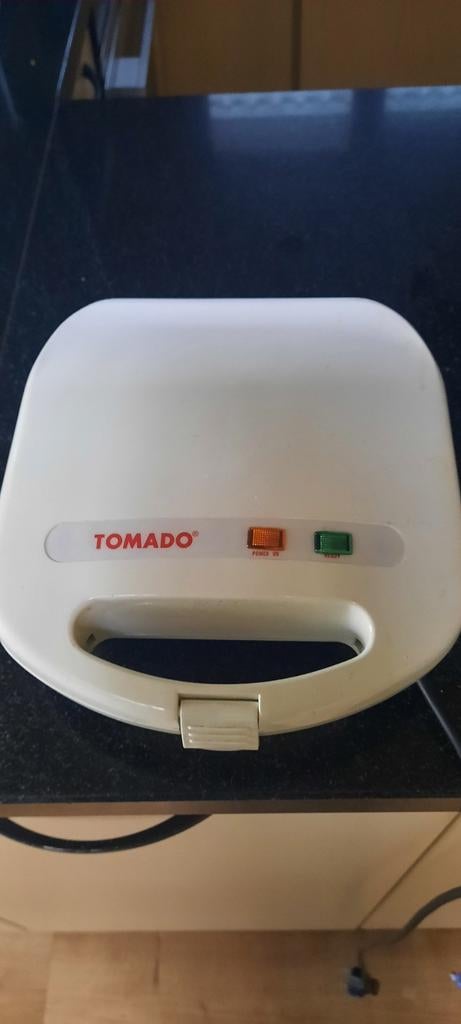 Tomado Sandwichmaker TM-3001 - Compact en Handig, Ophalen, Gebruikt