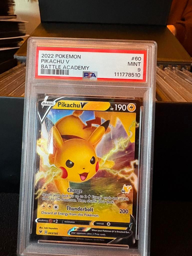 Pikachu v psa 9, Ophalen of Verzenden, Zo goed als nieuw, Meerdere kaarten, Foil