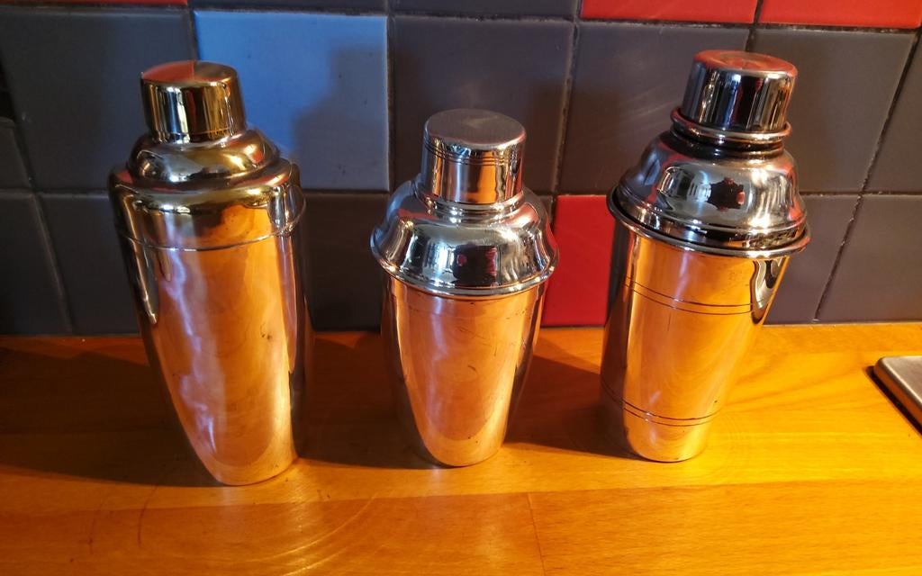 DRIE OUDE VERZILVERDE COCKTAIL SHAKERS., Ophalen of Verzenden