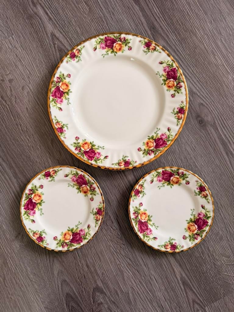 Diner bord en 2x ontbijt bordje royal albert old country., Ophalen of Verzenden