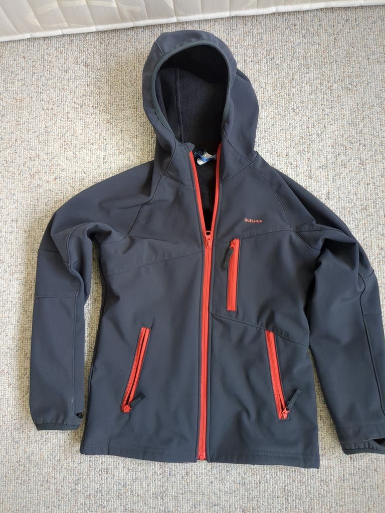 Softshell jas maat 128, Quechua, Jongen of Meisje, Ophalen of Verzenden, Zo goed als nieuw