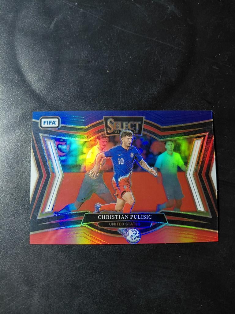 Pulisic (blue/red short print) usa panini select field level, Ophalen of Verzenden, Nieuw, Buitenlandse clubs, Poster, Plaatje of Sticker