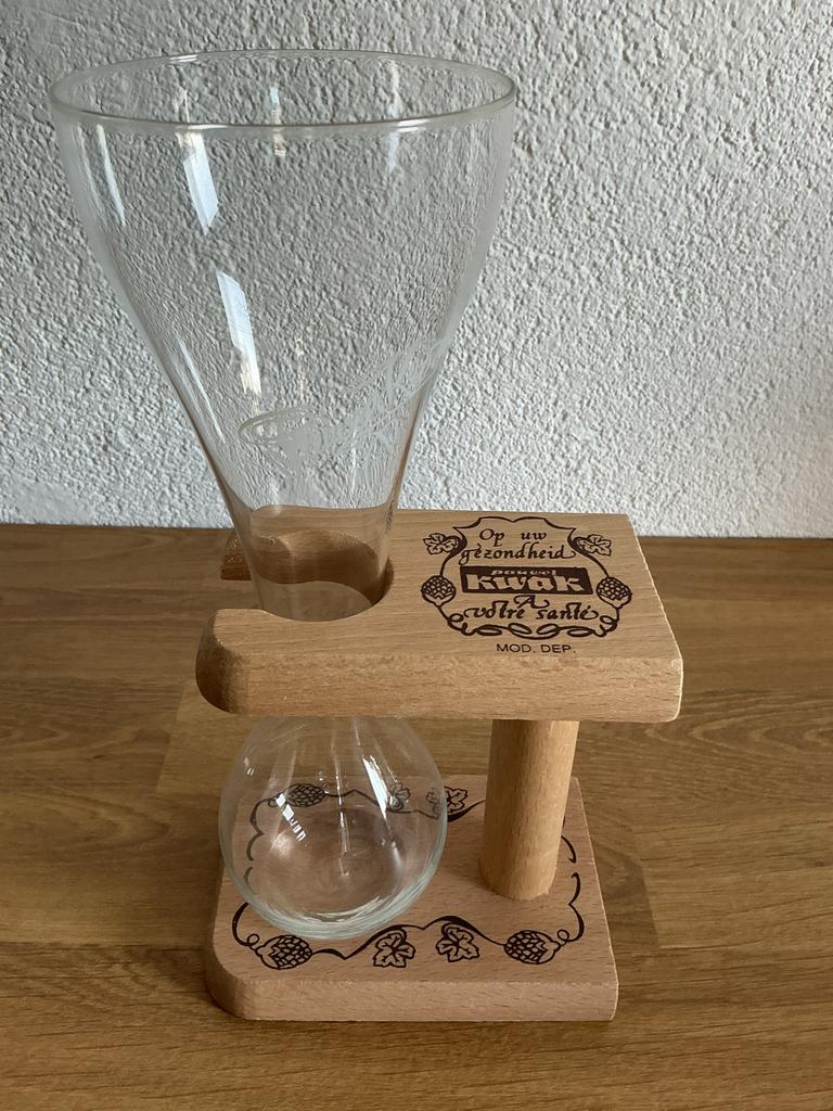 Kwak bierglas in houten houder, Ophalen of Verzenden
