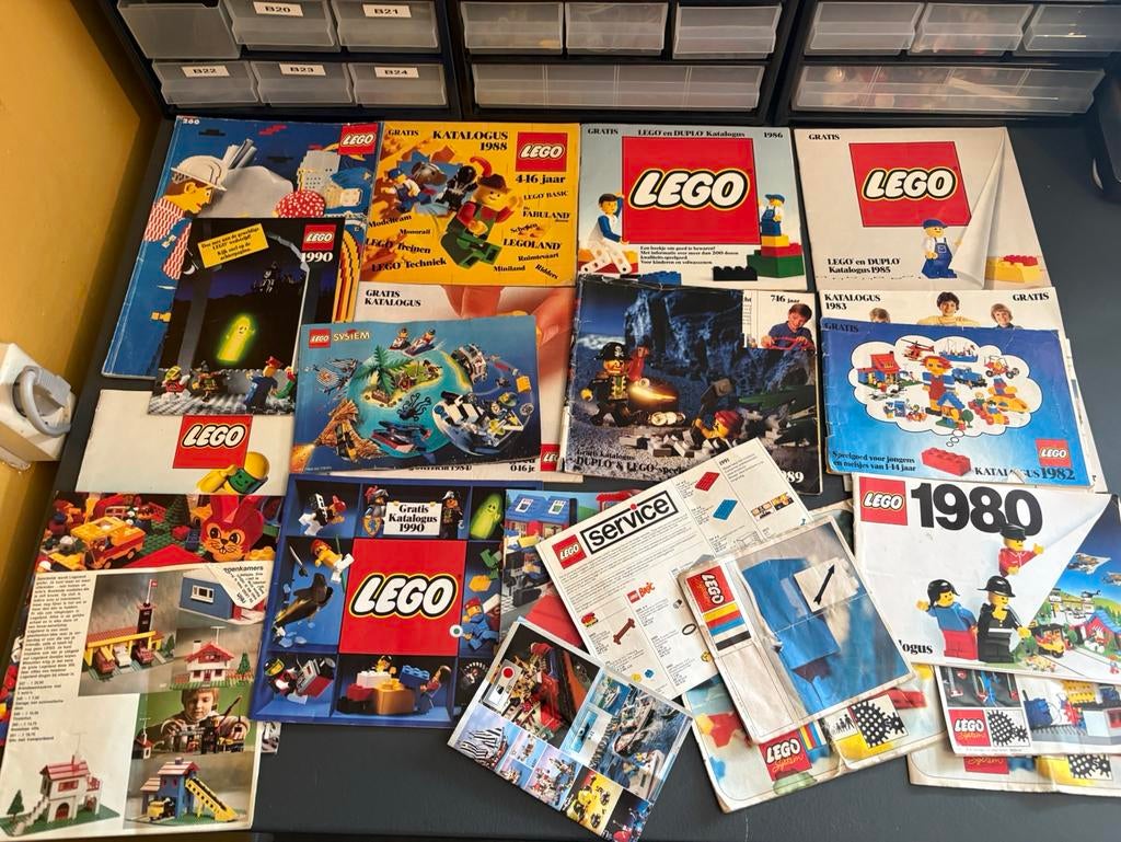Partij Lego catalogus jaren 80 90, Kinderen en Baby's, Speelgoed | Duplo en Lego, Lego, Lego, Verzenden, Zo goed als nieuw