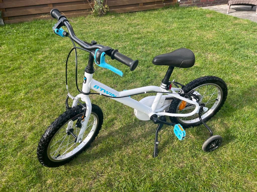 Btwin 16 inch kinderfiets met zijwieltjes 4 tot 6 jaar, Ophalen, Gebruikt, 16 tot 20 inch, Zijwieltjes