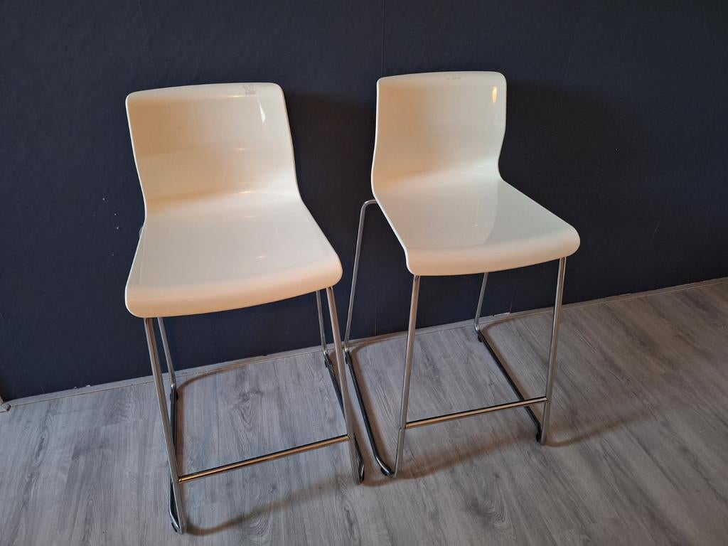 Witte barkrukken, 2 krukken, Ophalen, 60 tot 90 cm