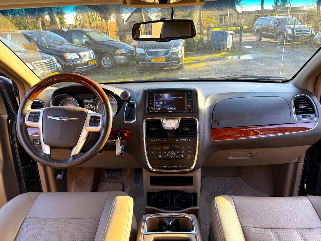 Chrysler Grand Voyager 3.6 V6 LIMITED MAYBACH-GREEN 72.040KM, Auto's, Parkeercamera, Gebruikt, Grand Voyager, 7 stoelen