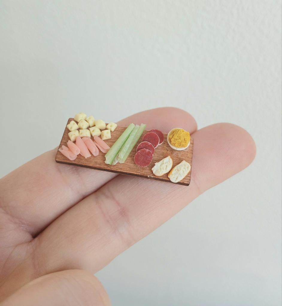 Poppenhuis 1.12 snackplankje, Verzamelen, Poppenhuizen en Toebehoren, Ophalen of Verzenden, Nieuw