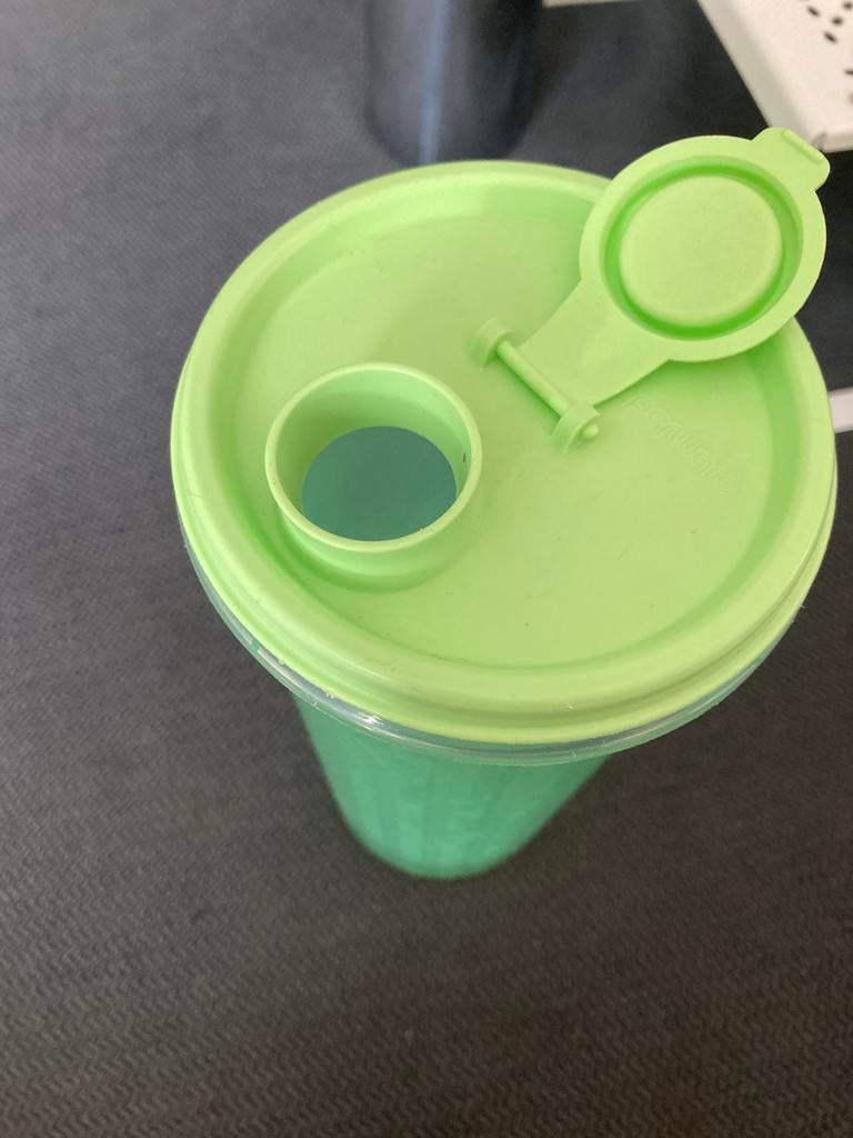 Tupperware strooibus of drinkfles 1 ltr, Huis en Inrichting, Keuken | Tupperware, Ophalen of Verzenden, Zo goed als nieuw, Overige typen